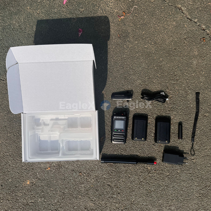 1.5-2KM Detektor FPV Handheld Drone Deteksi 800 ̇1500MHz、2400 ̇2485MHz、5725 ̇5850MHz 3
