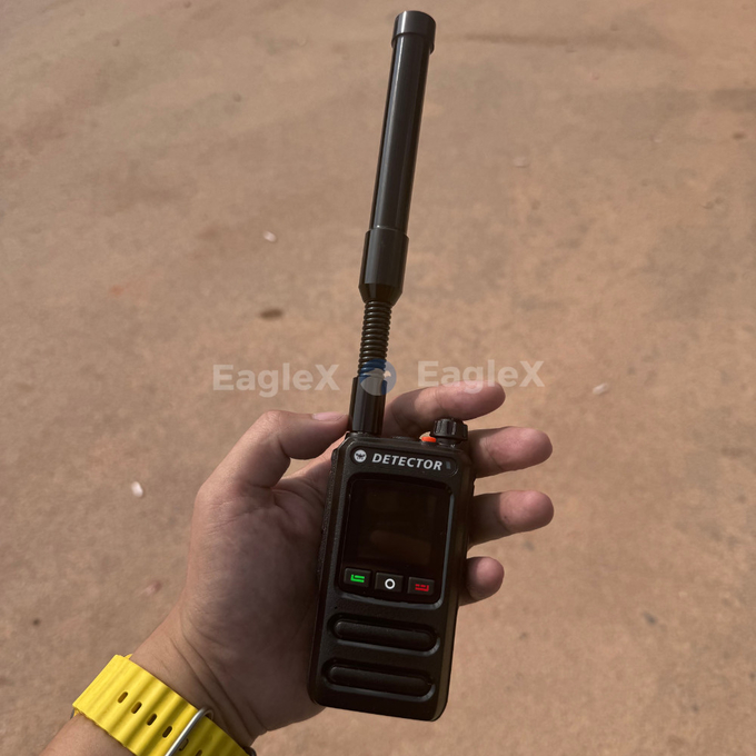 1500m-2000m Pemberitahuan Dini Detektor Drone FPV Handheld Deteksi 800MHz 1500MHz 2400MHz 5800MHz 1